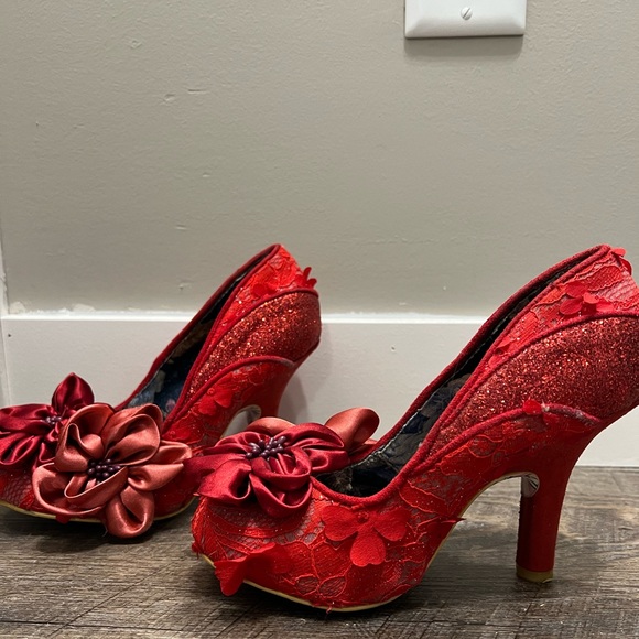 Unique boutique shoes. Label says size 5 1/2 but they fit like a 6 - Picture 3 of 4
